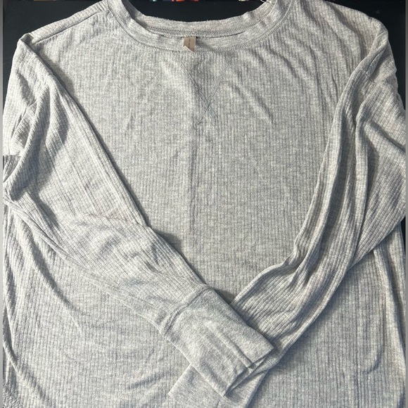 Live Love Dream Tops - Live Love Dream Light Thermal Gray Long Sleeve Scoop Bottom Size XS